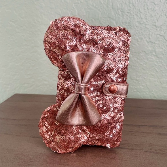 SOLD Disney IPhone 8/7/6s Case - Sequined Minnie Mouse - Rose Gold - Picture 2 of 4